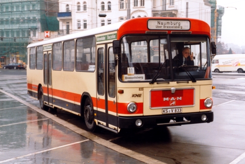 833
